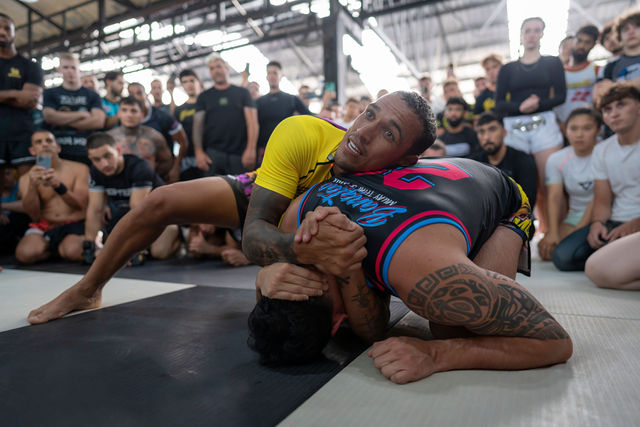 Charles Oliveira